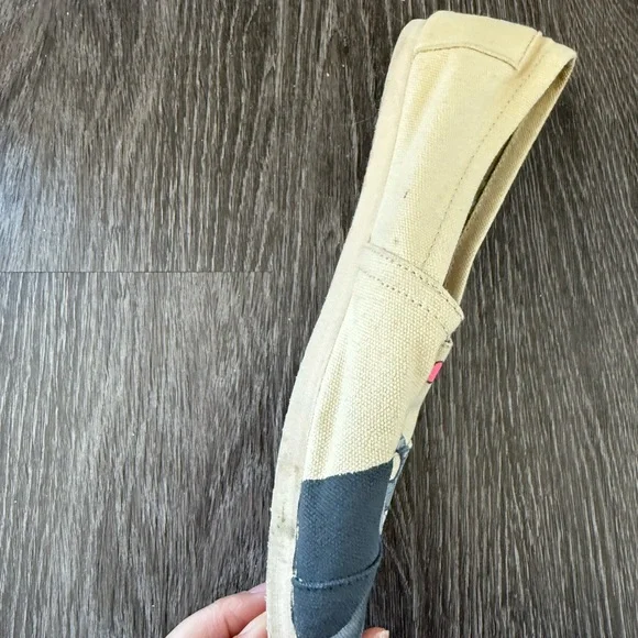TOMS Custom painted shoes - Picture 8 of 9